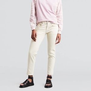 Levi's Crush Taper Jeans in Ivory